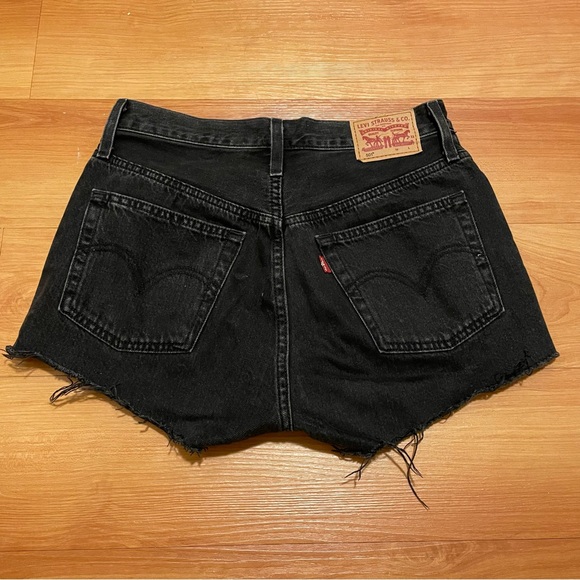 Levi’s 501 Mid-Rise Shorts - Picture 4 of 7